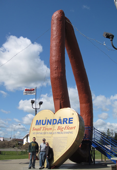 ouééé, nous y voilà enfin! Trois collègues sous une mâgnifique saucisse!