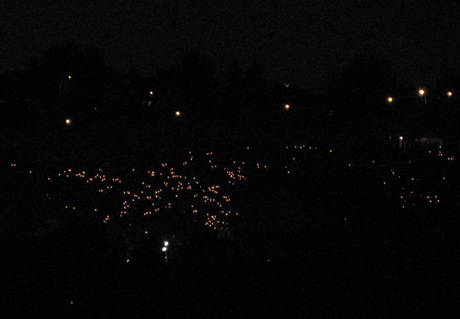 11 Debleu, à l'intérieur, avec un gros pull et la porte-fenêtre ouverte (le bruit est moins pénible), je me pèle les miches!