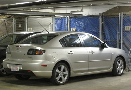 4 Ma future voiture qui me nargue matins et soirs... (mais la mienne sera rouge).
