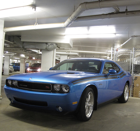 9 On voit des jolies choses dans mon parking.