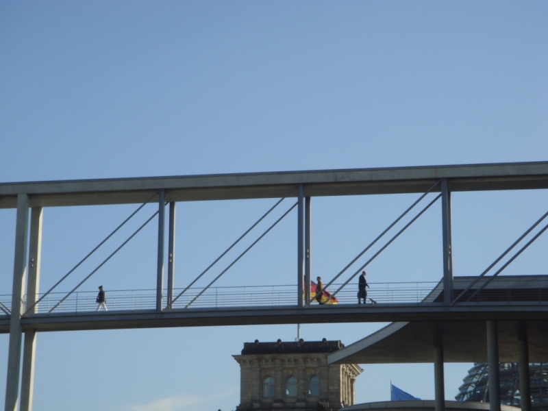 7 Pont du Bundestag reliant le passé et le présent