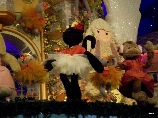 la belle Lucette qui guindaille (photo de l'animation des Galeries lafayette Paris).